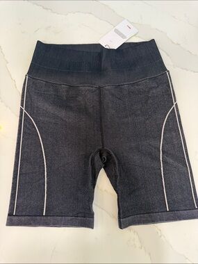 Wilson High-Rise Dark Gray Bike Shorts